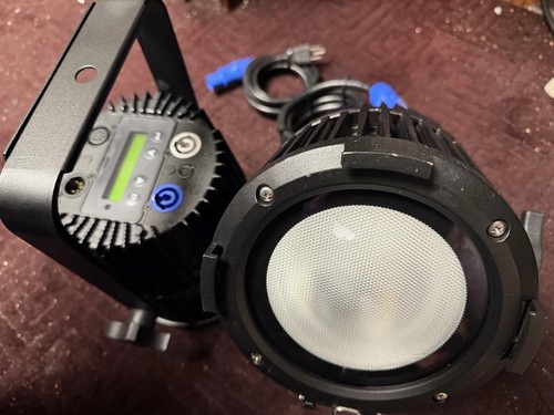 2 Used Chroma-Q Color One 100 RGBA Fixture, IP20, PowerCon and XLR 5-pin - Picture 1 of 3