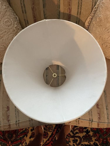 Off White Triangular Lampshade - Picture 4 of 8