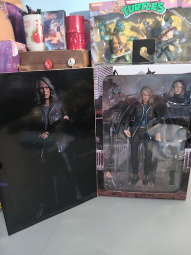 NECA Halloween Laurie Strode - Picture 3 of 4