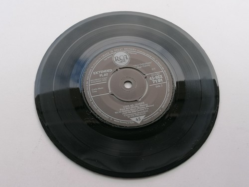 ELVIS PRESLEY LOVE ME TENDER U.K. E.P. 1982 PRESSING EX - Picture 4 of 4