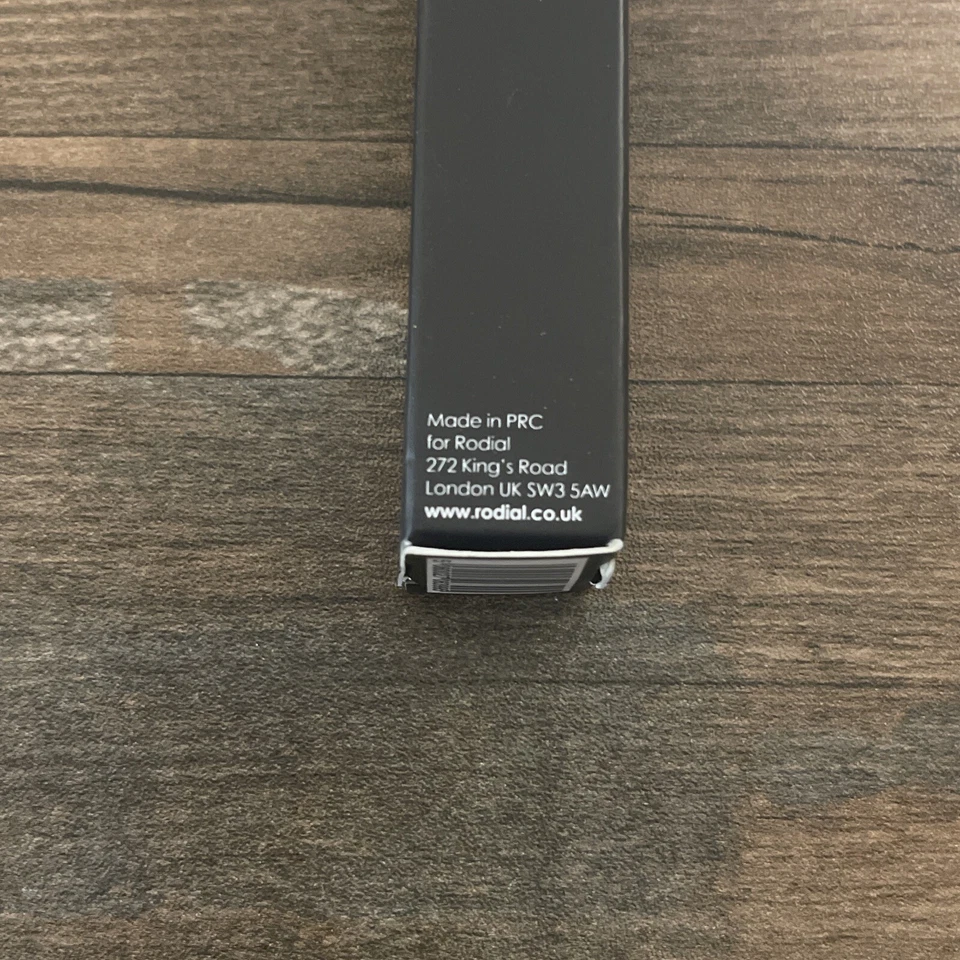 Nuevo Rodial The Multi Blend Brush #04 Cerdas Sintéticas Suaves Esculpido Define Rubor Foto 3 de 4