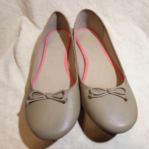 🩰 Ballerine Old Navy punta mandorla 9 M tortora con accenti arancio salmone; fiocchi - Foto 16 di 16