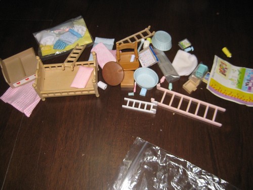 SYLVANIAN FAMILIES PARTS AND ACCESSORIES -LOT 4 - Picture 2 of 2