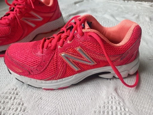 New balance sales red trainers womens