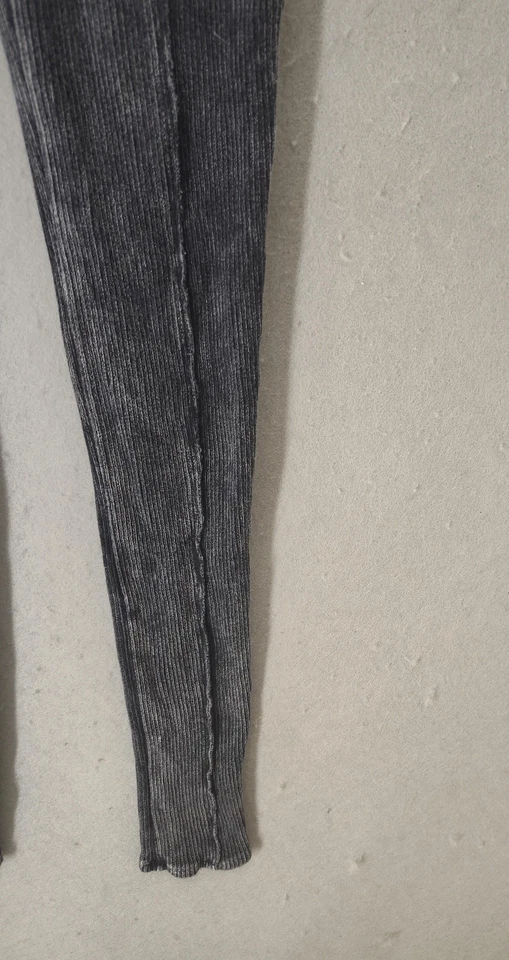 Fashion Nova Jumpsuit Womens Small Black Short Sleeve Ribbed Zip Front Romper - Image 4 of 4