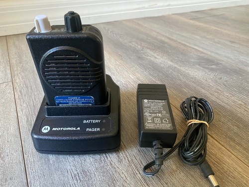 MOTOROLA MINITOR V PAGER  - Missing Knob Cover - A03KMS9239BC 151-158.9975 MHz - Picture 1 of 11