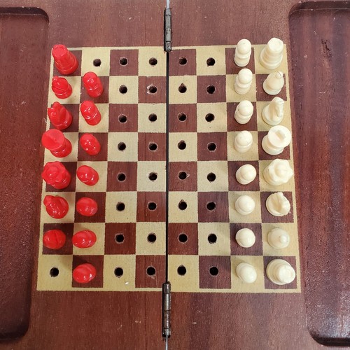 Miniature Travel Miniature Chess Set By Metro Mfg Co Wood Pegboard Vtg - Picture 6 of 9