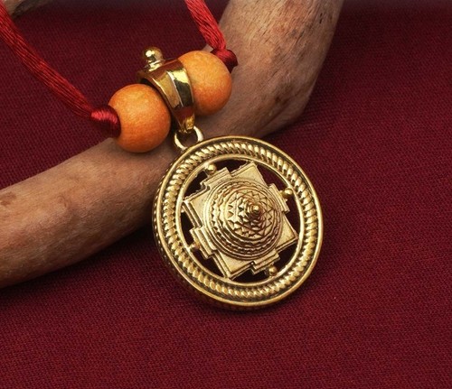 Meru Shree 3D Yantra Brass Locket/ Pendant In Red Silk Thread Solid - Picture 3 of 4
