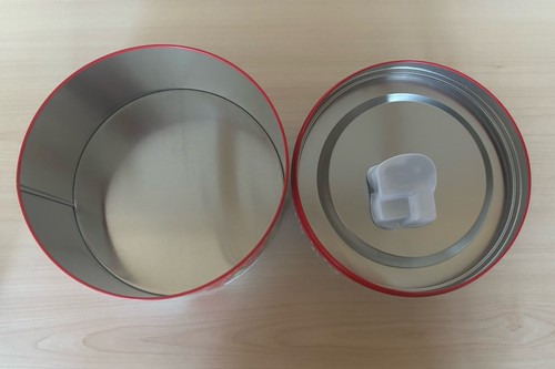 Marks And Spencer’s Percy Pig Round Rotating Christmas Musical Biscuit Cake Tin - Bild 15 von 15