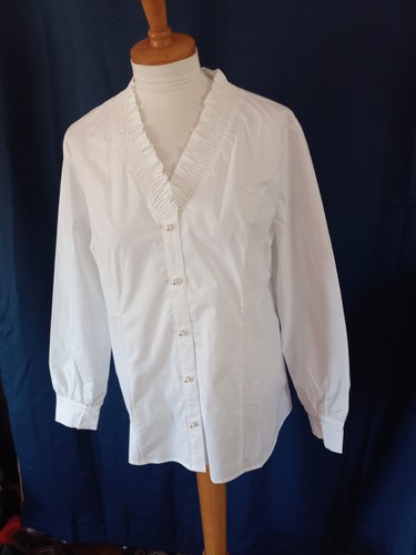 Camisa Denim & Co. Signature Popelina Volantes Cuello en V Blanca A668591 Talla M - Imagen 4 de 6