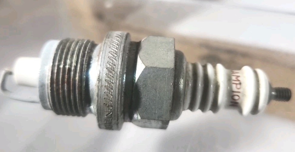 Champion W89D Spark Plug Application Unknown. Cardboard Safty Cover.