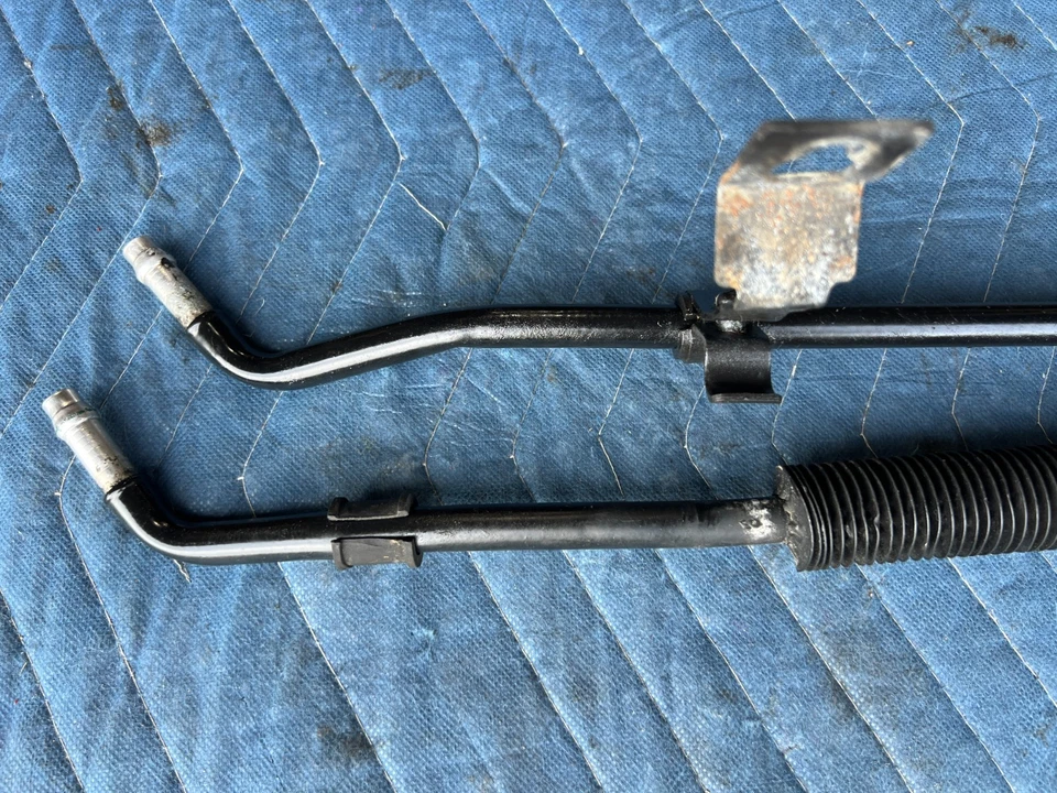 Líneas de enfriador de aceite del motor de dirección asistida Volvo S60R V70R 2005-2007 OEM #2901EM Foto 3 de 4