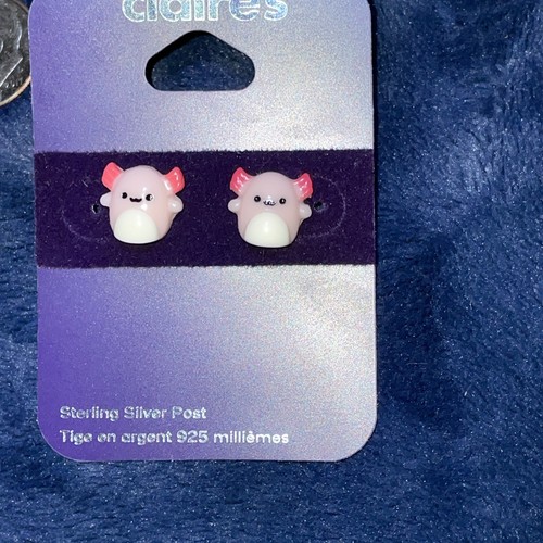 Orecchini a perno Claire's in argento sterling rosa Axolotl, nuovi, $9,99 - Foto 2 di 4