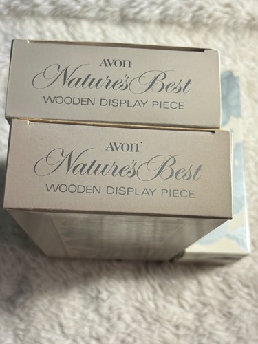 Lot Avon Natures Best (2) Holz Display s & (3) Sammler Löffel Neu im Karton Neu aus altem Lagerbestand - Bild 3 von 4