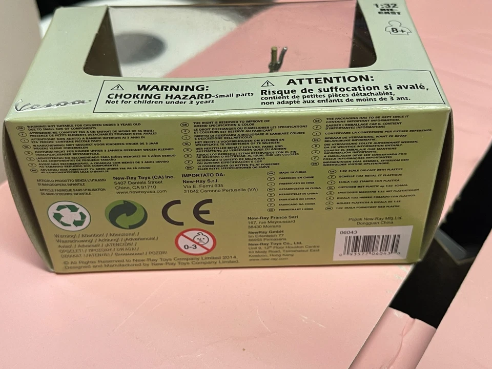 Новый скутер Ray Vespa 125 (1948) - масштаб 1:32 литой как новый в коробке - Изображение 4 из 4