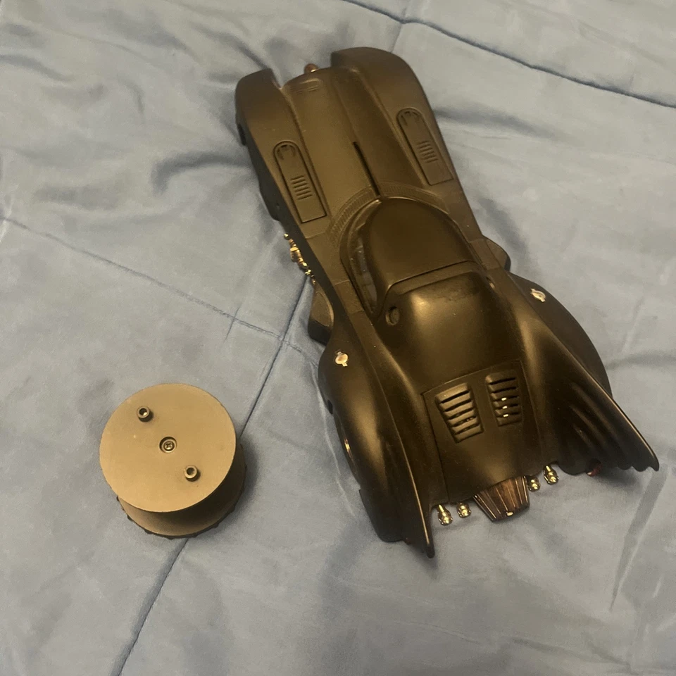 Hot Wheels Elite 1:18 Batman Returns Batmobile - Image 2 of 4