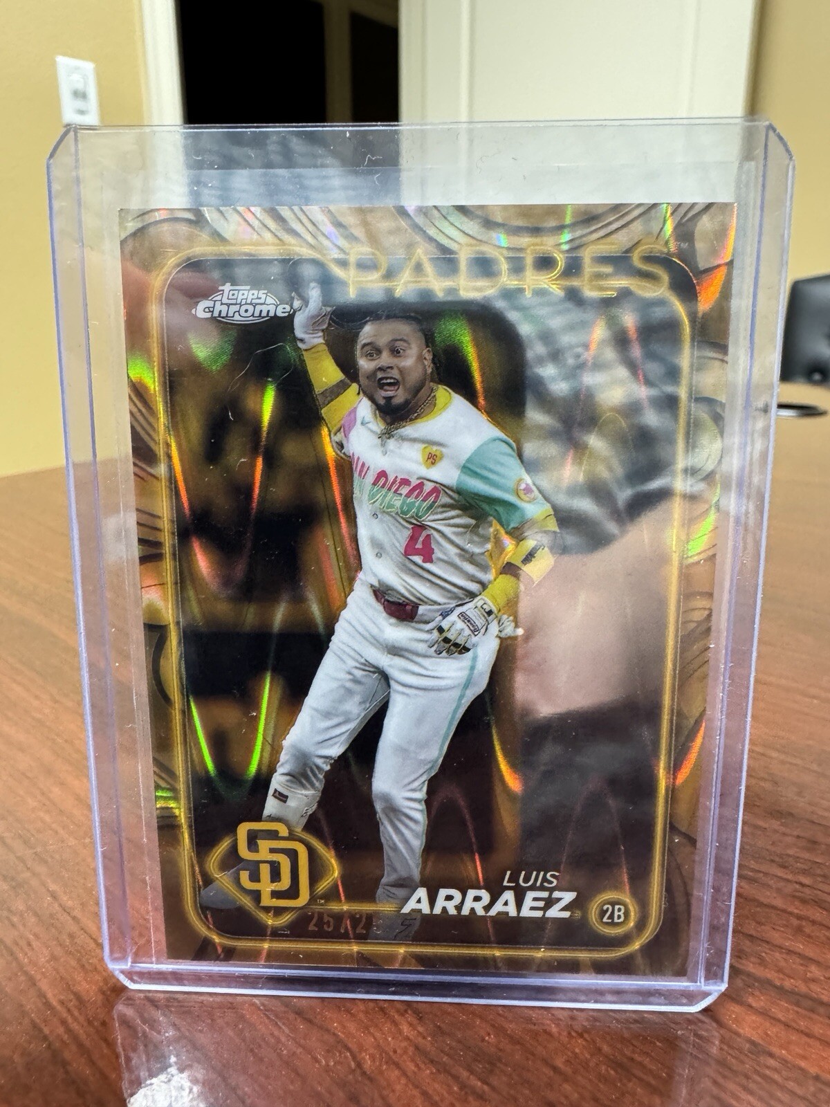 2024 Luis Arraez Topps Gilded Gold RayWave Refractor San Diego Padres /25  #128