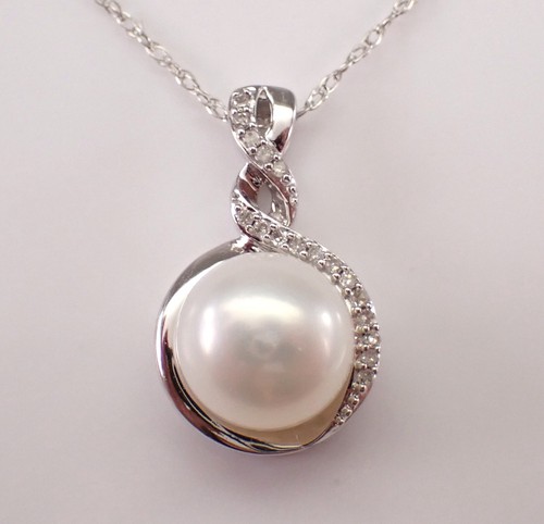 White Gold Diamond and Pearl Pendant Necklace Chain June Birthstone Jewelry - Picture 1 of 5