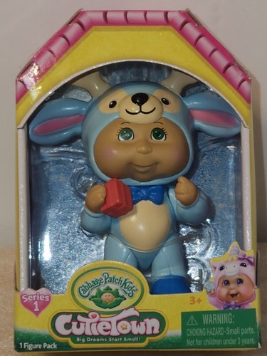 CABBAGE PATCH KIDS CUTIETOWN SERIES 1 WITH BLUE REINDEER OUTFIT HOLDING GIFT 3" - Picture 5 of 11
