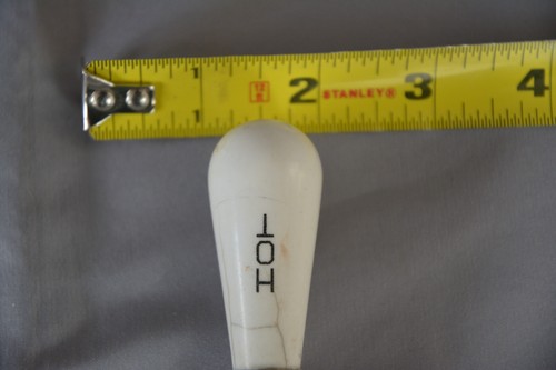 NICE ANTIQUE BATHROOM PORCELAIN SINK HOT HANDLE C 1900 (R30) - Picture 5 of 6