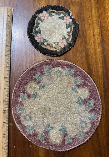 Set 2 Vintage Puppenhaus Teppiche Nadelspitze Muster Floral Kastanienbraun Schwarz Weiß Rosa - Bild 2 von 2