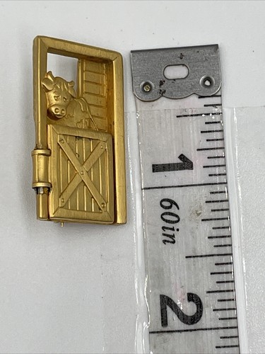*RARE * JJ stamped Farmer Milking His Cow Brooch Open And Close Barn Fence Gold - Picture 4 of 4