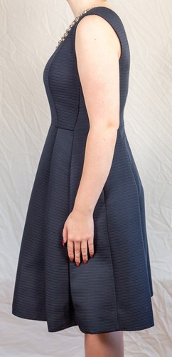 Nuevo con etiquetas Kate Spade - Talla 6 - Vestido Plisado Calce Marino y Llamaradas Escote de Estrás - Imagen 8 de 13
