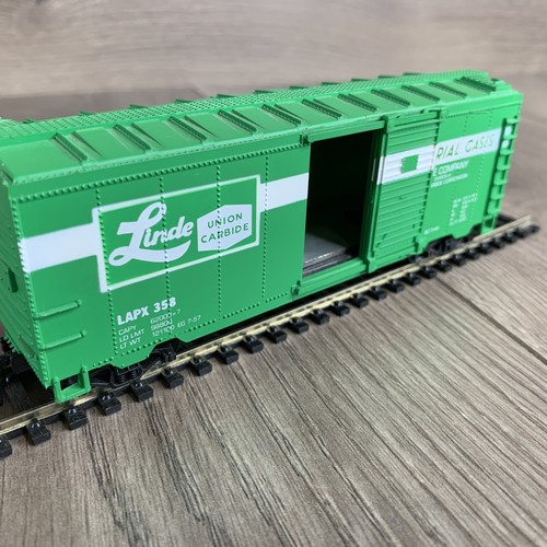 Life-Like Union Carbide Linde Gas Freight Car LAPX 358 HO SCALE - Picture 7 of 10