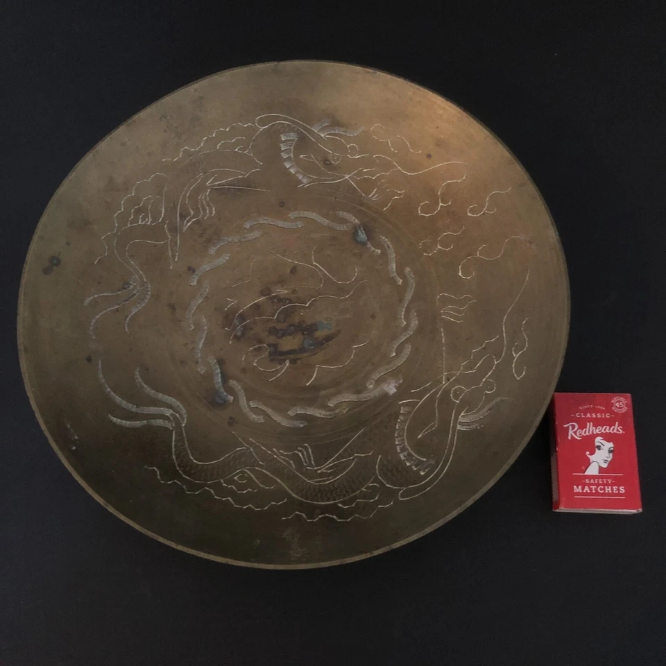 Cuenco templo taoísta vintage de principios del siglo XX latón China grabado a mano 25,5 cm Foto 2 de 4