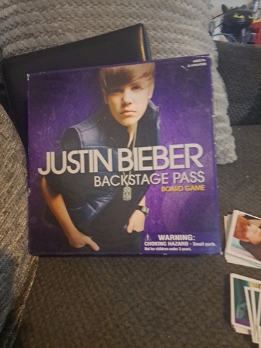 Justin Bieber Backstage Pass Juego de Mesa Completo 2011 Muy Buen Estado Usado - Imagen 1 de 9