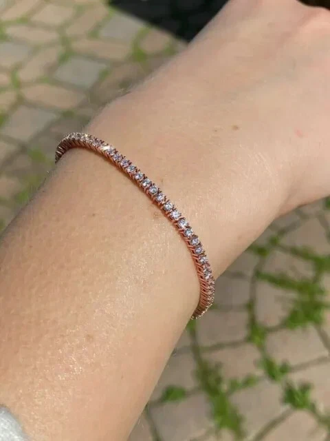 Brazalete de tenis de diamantes de corte redondo de 7 quilates enchapado en oro rosa de 14 quilates plateado Foto 3 de 4