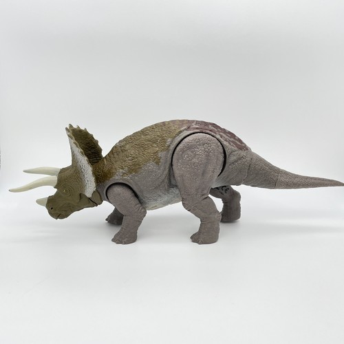 Mattel Jurassic World Primal Attack Triceratops 2018 versión gris Sound Strike. - Imagen 1 de 10