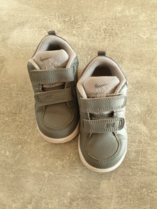 Nike Kinder Schuhe Größe 23,5 neuwertig Neue Kollektion Nike Kinder Schuhe Größe 23,5 neuwertig Neue Kollektion