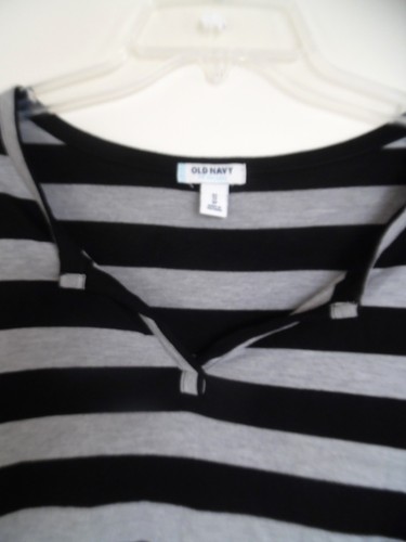 Ladies OLD NAVY Black Gray Striped V Neck Batwing Sleeve Knit Shirt Top Size XS - Picture 2 of 3