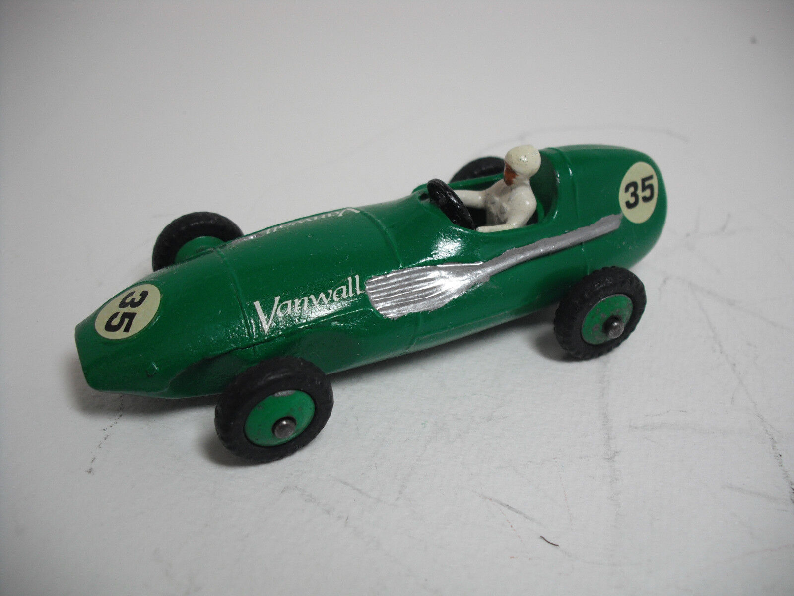 Vintage 1956 Dinky Toy 239 GA voiture de course Restoruge to Near-Minty condition Vintage 1956 Dinky Toy 239 GA voiture de course Restoruge to Near-Minty condition