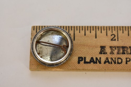 I kissed a liar pinback button - Picture 2 of 2