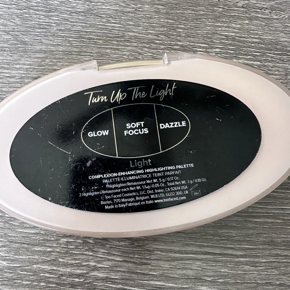 Too Faced Born This Way Turn Up The Light Highlighting Palette - LIGHT - READ!!! - Image 4 of 4