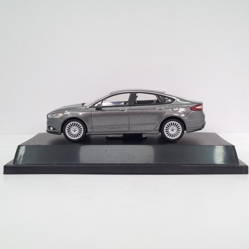 GREENLIGHT 1:43 2013 FORD FUSION BERLINA GRIGIO - Foto 8 di 15
