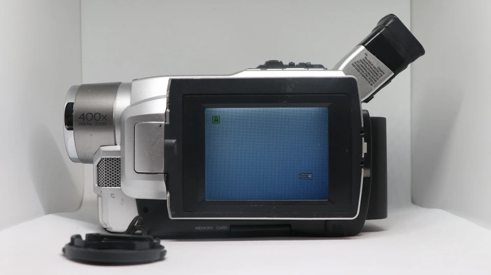 JVC Digital Still Camcorder 400x Zoom DV/SD Tested Powers On + Battery - Image 2 of 4