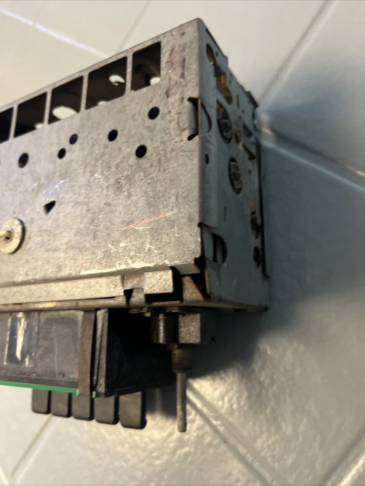 Radio A/m vintage 1969 Camaro Stock OEM original estéreo de fábrica como está raro Foto 4 de 4