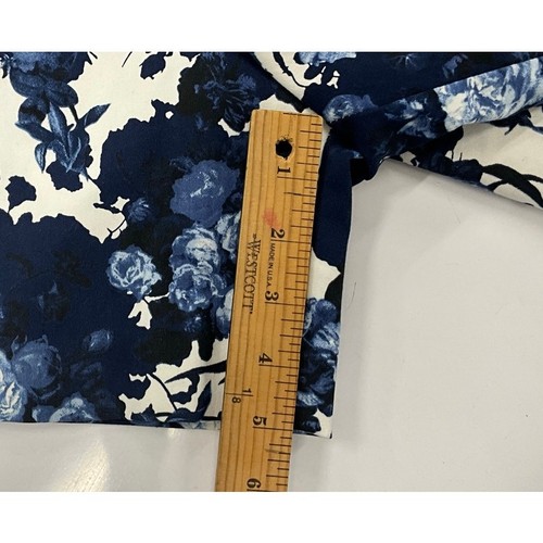 The Limited Womens Dress Shorts Sz 10 Blue & White Floral 5” Inseam with Pockets - Picture 7 of 9