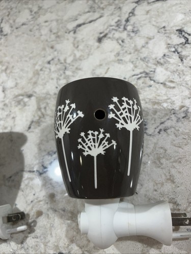 Lot of 2 Scentsy Plug In Wax Warmer Sand Dollar Cream, Taro Gray Dandelion VG - Picture 6 of 6