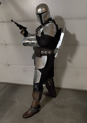 Mandalorain armatura beskar costruita a mano cosplay ha bisogno di TLC leggi descrizione - Foto 3 di 16