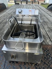 Wells 5E-F15CY 15 lb. Electric Countertop Fryer - 208-240V, 4319/5750W O