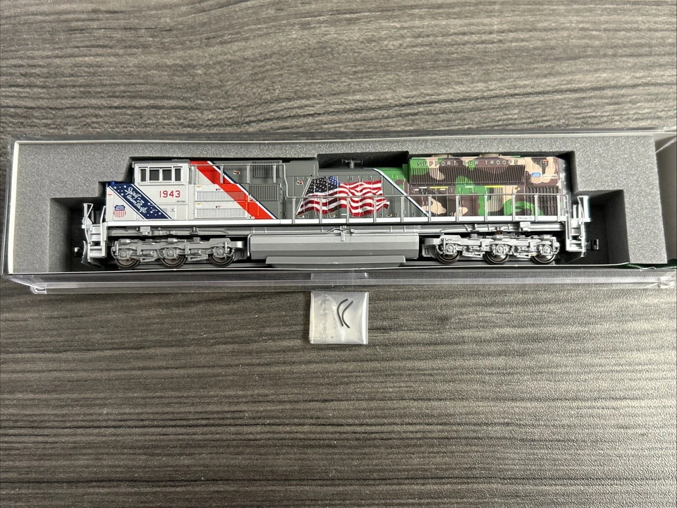 Locomotora Union Pacific 1943 ESU LokSound CC escala KATO N #176-1943-S SD70AC Foto 3 de 4