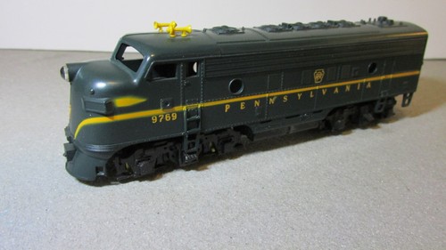 Tyco HO Dark Green Pennsylvania F-7 Diesel 9769 Locomotive-Runs - Picture 3 of 8