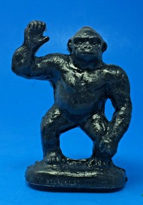 MOLD-A-RAMA-GORILLA-HENRY-VILAS-PARK-ZOO-MADISON-WISCONSIN-IN-BLACK-M10