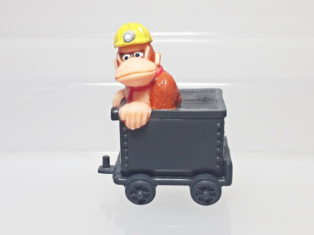 Nintendo Donkey Kong Keychain ドンキーコング Super Nintendo World Donkey Kong Figure Keychain UNIVERSAL