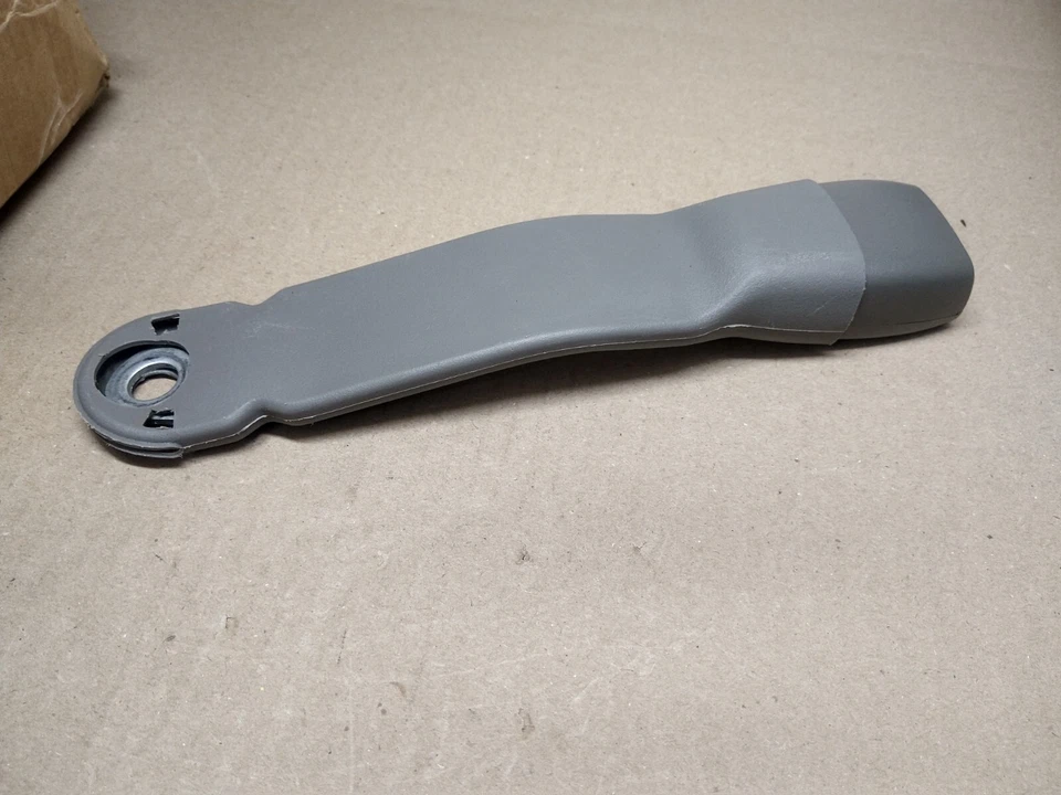 Chevrolet Suburban 2000 cinturón de seguridad del pasajero delantero hebilla código de color 922, gris Foto 4 de 4