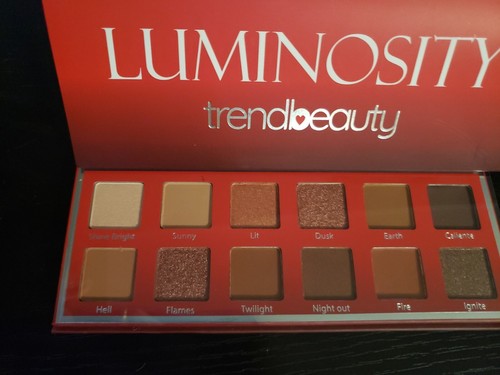 TrendBeauty ~ Luminosity Eyeshadow Palette ~ 12 Shades Matte & Shimmer - Picture 2 of 7